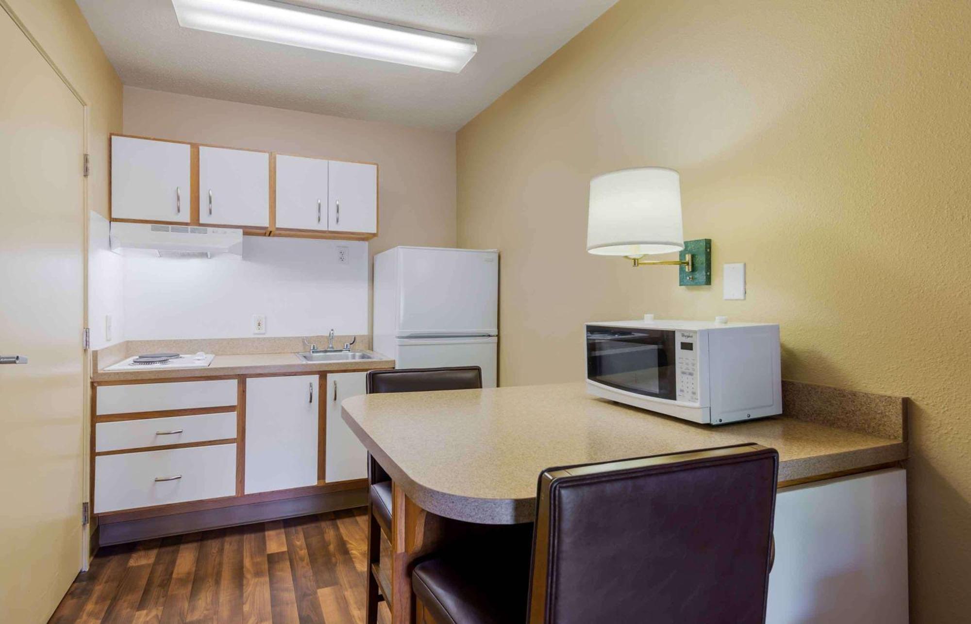 Extended Stay America Select Suites - Atlanta - Cumberland Mall Smyrna Exterior photo